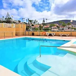 With Swimmingpool, Wifi And Free Parking In Apartment